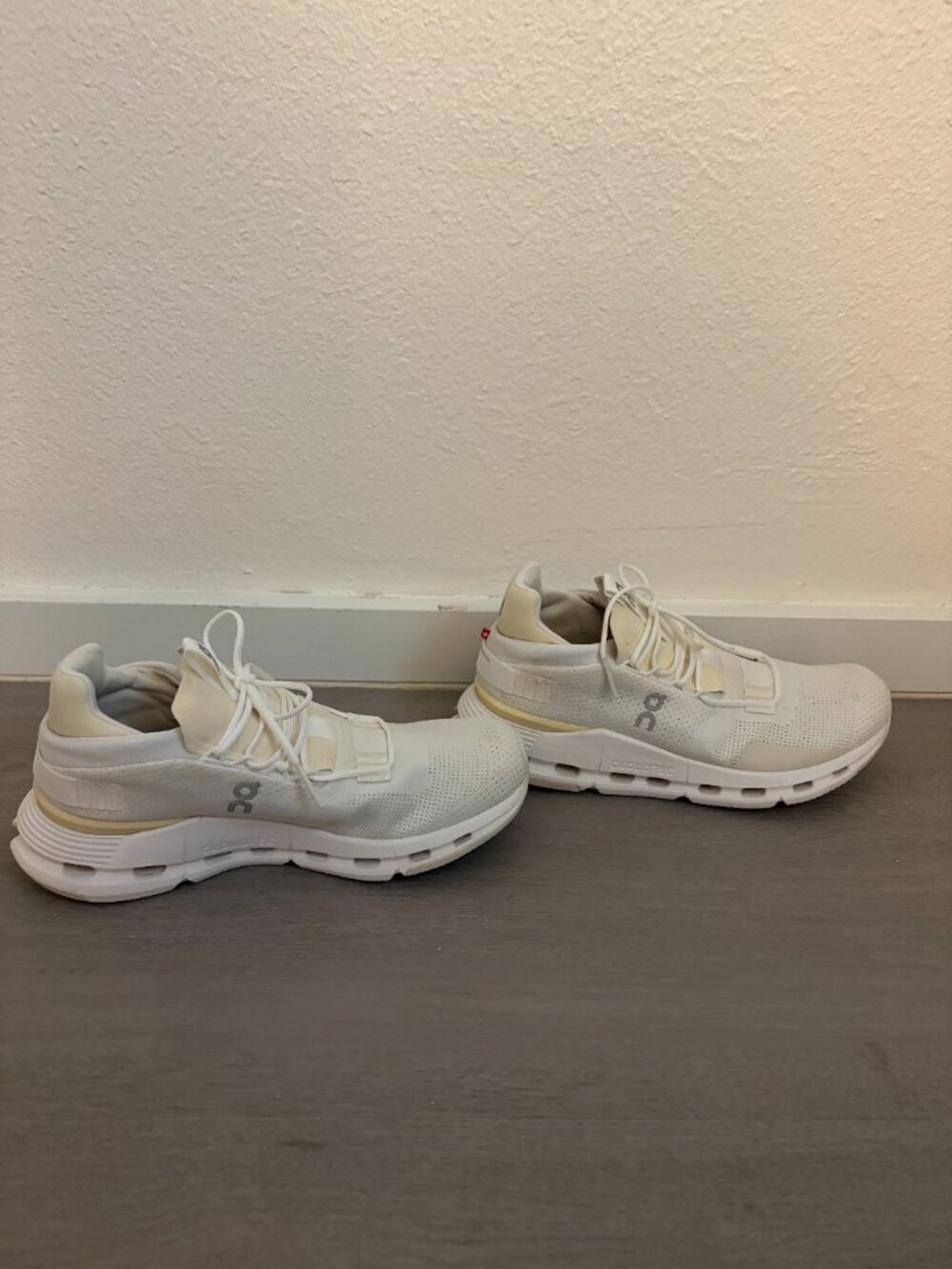 Womens Oncloud White Shoes 8.5 - Picture 3 of 4
